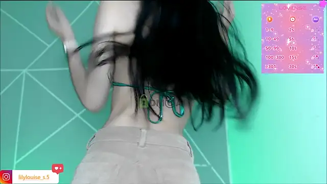 lilylouisee online show from March 13, 2026, 10:55 am