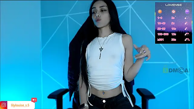 lilylouisee online show from June 13, 2026, 1:14 am