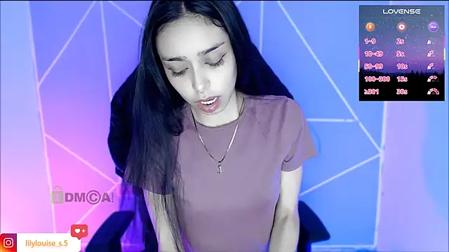 lilylouisee online show from June 13, 2026, 8:51 pm