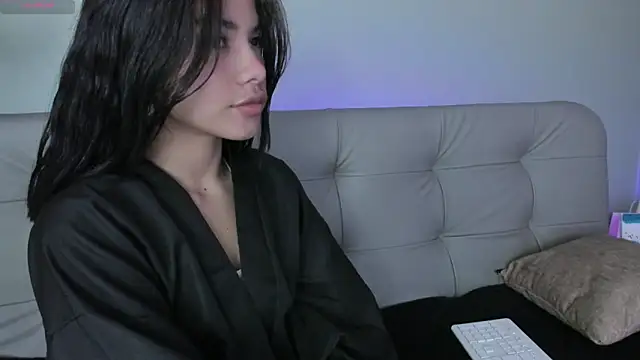were-Naughty online show from January 3, 2025, 4:37 pm