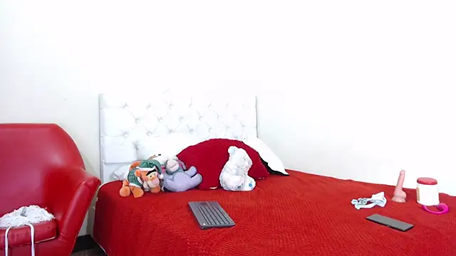 Snapshot of luna_hoott chatting on February 28, 2025, 8:07 pm luna hoott online show from February 28, 2025, 8:07 pm