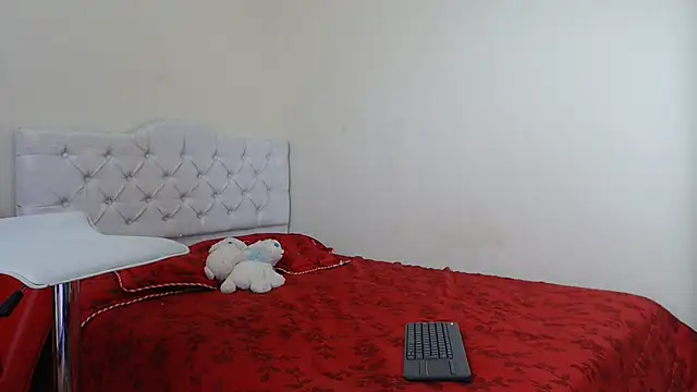 Snapshot of luna_hoott chatting on March 12, 2025, 7:49 pm luna hoott online show from March 12, 2025, 7:49 pm