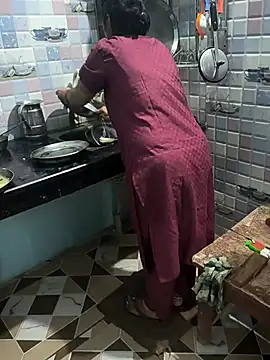 Snapshot of Crezy-Queen01 chatting on November 20, 2025, 3:45 pm Crezy-Queen01 online show from November 20, 2025, 3:45 pm