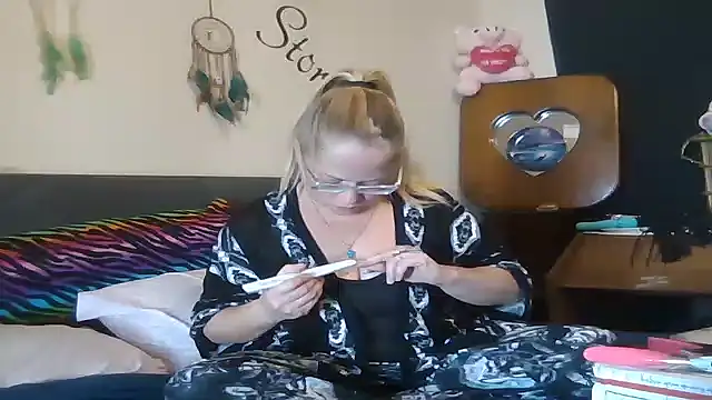 Snapshot of Toybox13_Pika chatting on December 1, 2025, 9:31 pm Toybox13 Pika online show from December 1, 2025, 9:31 pm