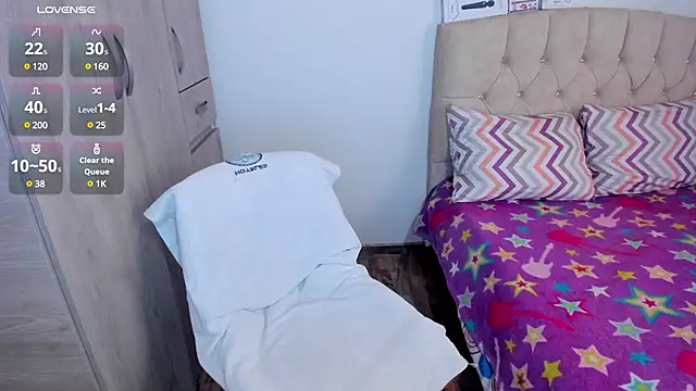 Snapshot of emily1_ chatting on December 13, 2024, 6:59 pm emily1 online show from December 13, 2024, 6:59 pm