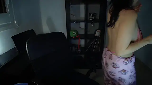 Windy butterfly online show from November 3, 2025, 6:53 pm