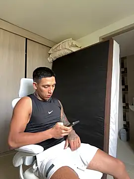 Snapshot of sendfer chatting on October 27, 2025, 8:13 pm sendfer online show from October 27, 2025, 8:13 pm