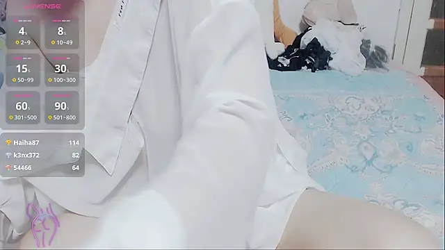 zhenzhen521 online show from February 15, 2025, 4:12 pm