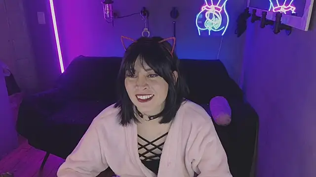 Snapshot of isis_diosa chatting on January 15, 2025, 11:51 pm isis diosa online show from January 15, 2025, 11:51 pm