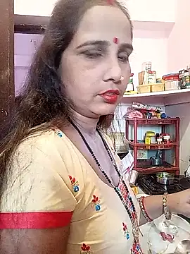 Snapshot of reemacouple007 chatting on May 5, 2026, 5:37 am reemacouple007 online show from May 5, 2026, 5:37 am