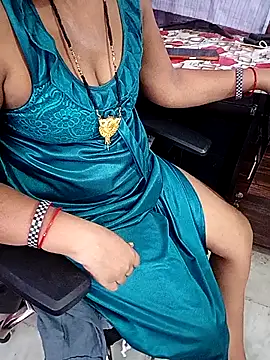 Snapshot of reemacouple007 chatting on May 24, 2026, 6:40 am reemacouple007 online show from May 24, 2026, 6:40 am