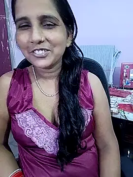 Snapshot of reemacouple007 chatting on July 1, 2026, 4:58 am reemacouple007 online show from July 1, 2026, 4:58 am