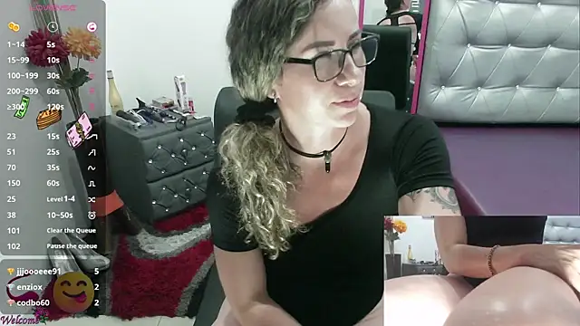 Snapshot of ViickySexy chatting on February 13, 2025, 10:43 pm ViickySexy online show from February 13, 2025, 10:43 pm