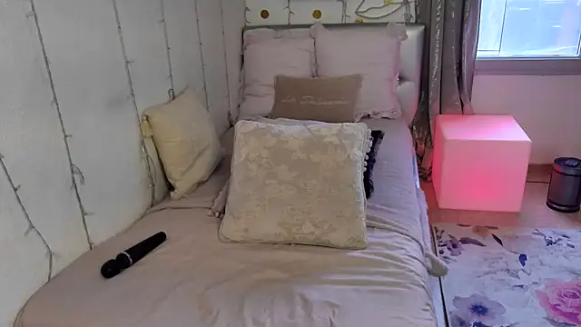 AlicianeFrancaise online show from April 13, 2026, 9:48 am