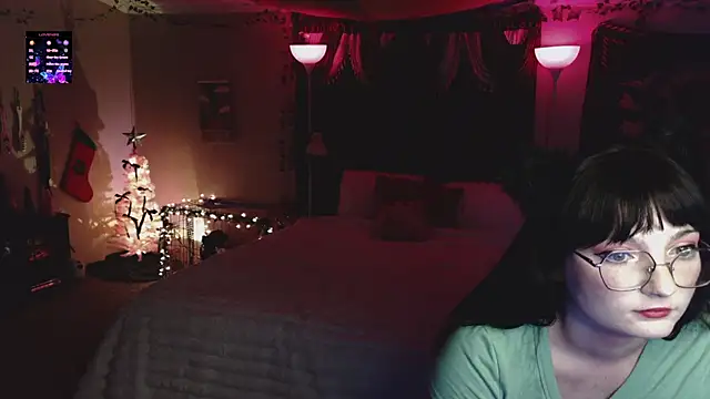 Snapshot of urpuppymoon chatting on December 4, 2025, 1:15 am urpuppymoon online show from December 4, 2025, 1:15 am