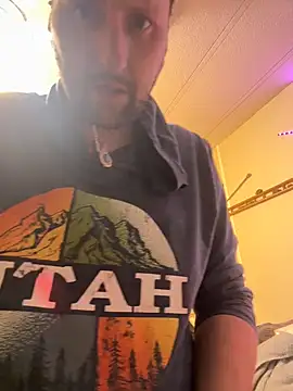 Snapshot of BobbyQ29 chatting on December 13, 2025, 10:15 pm BobbyQ29 online show from December 13, 2025, 10:15 pm