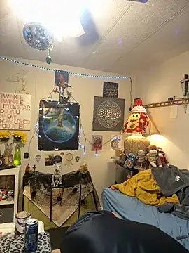 Snapshot of BobbyQ29 chatting on December 15, 2025, 8:40 am BobbyQ29 online show from December 15, 2025, 8:40 am