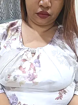 Ravina patil1 online show from April 13, 2026, 8:14 pm