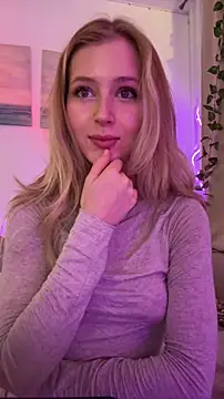 LunaRase online show from October 26, 2025, 9:48 am