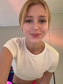 LunaRase online show from March 29, 2026, 9:53 am