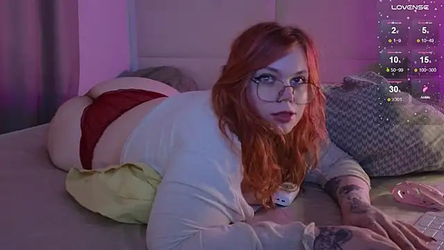 Snapshot of Tara_Renn chatting on September 8, 2025, 9:47 pm Tara Renn online show from September 8, 2025, 9:47 pm