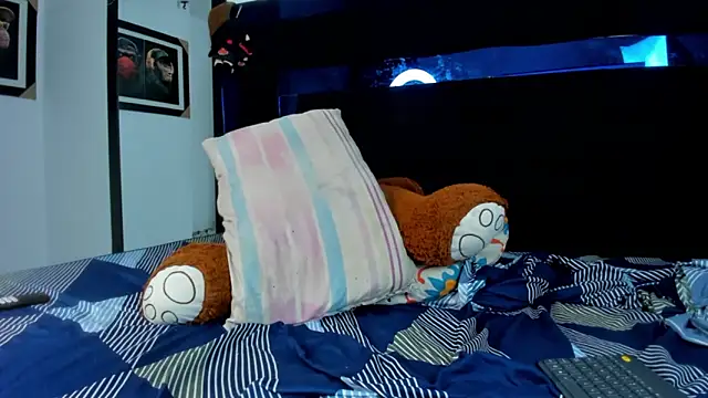 TysonWalkers online show from November 12, 2025, 2:12 am