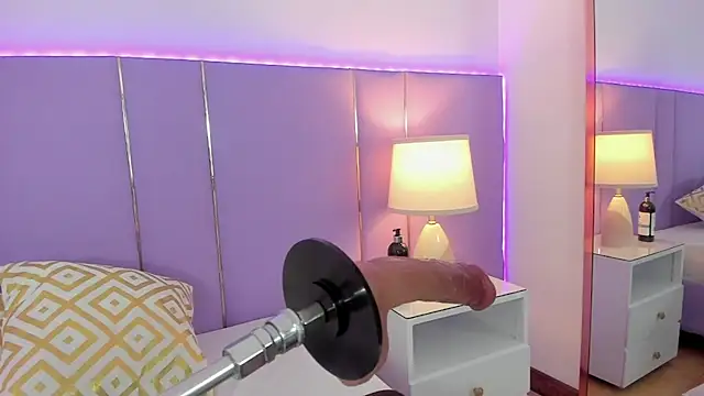 SophyRuiz  online show from September 9, 2025, 1:10 pm