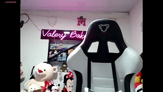 Snapshot of ValeryBaker_ chatting on October 31, 2025, 11:11 am ValeryBaker online show from October 31, 2025, 11:11 am