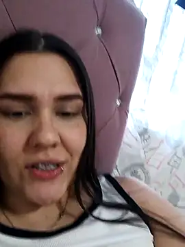 Ariakris online show from December 1, 2025, 9:31 pm