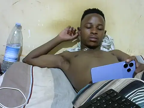 swthairydic online show from December 3, 2025, 8:40 pm