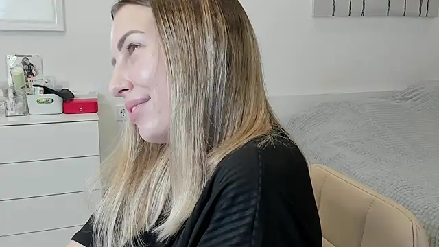 Snapshot of Mia_shy1 chatting on January 4, 2025, 9:54 am Mia shy1 online show from January 4, 2025, 9:54 am