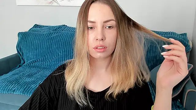 Snapshot of Mia_shy1 chatting on January 25, 2025, 7:28 am Mia shy1 online show from January 25, 2025, 7:28 am