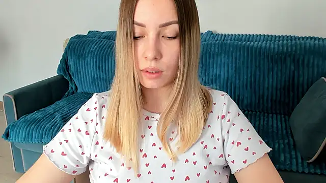 Snapshot of Mia_shy1 chatting on February 7, 2025, 7:40 am Mia shy1 online show from February 7, 2025, 7:40 am