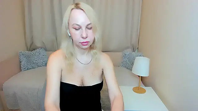 Anny Jey  online show from March 7, 2026, 7:44 pm