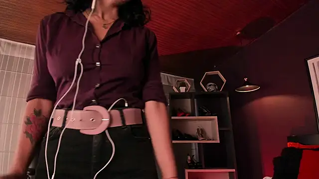 Snapshot of Moony_14 chatting on April 14, 2026, 12:11 pm Moony 14 online show from April 14, 2026, 12:11 pm