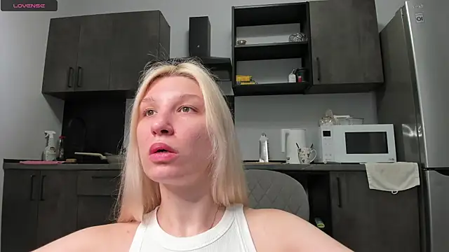 Snapshot of Linaa_Land chatting on July 29, 2026, 6:39 pm Linaa Land online show from July 29, 2026, 6:39 pm