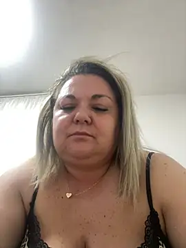 MikyVesela online show from April 26, 2026, 3:21 pm