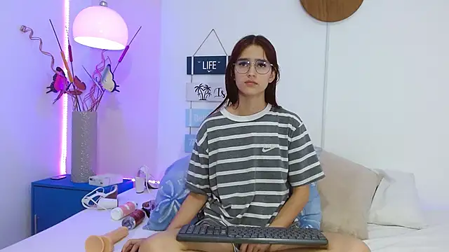 Snapshot of MelodyMansson chatting on January 21, 2025, 8:21 pm MelodyMansson online show from January 21, 2025, 8:21 pm