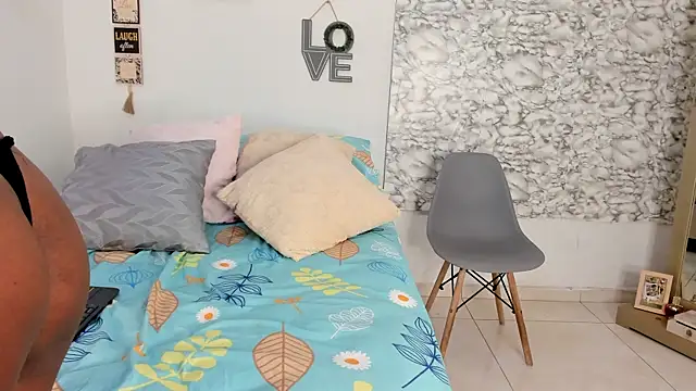 Snapshot of Canhela1 chatting on December 2, 2025, 11:56 pm Canhela1 online show from December 2, 2025, 11:56 pm