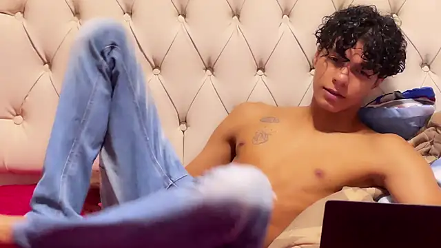 Snapshot of james_dreams_ chatting on March 21, 2025, 5:21 am james dreams  online show from March 21, 2025, 5:21 am