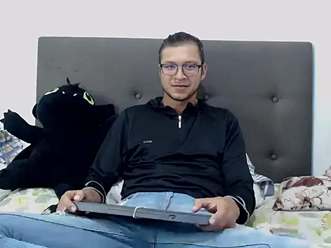 andy loverxx online show from January 18, 2026, 5:33 am