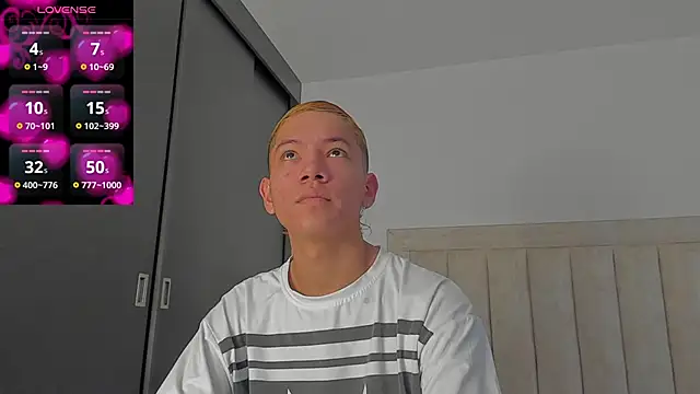 JulianRose 1 online show from October 29, 2025, 11:45 am