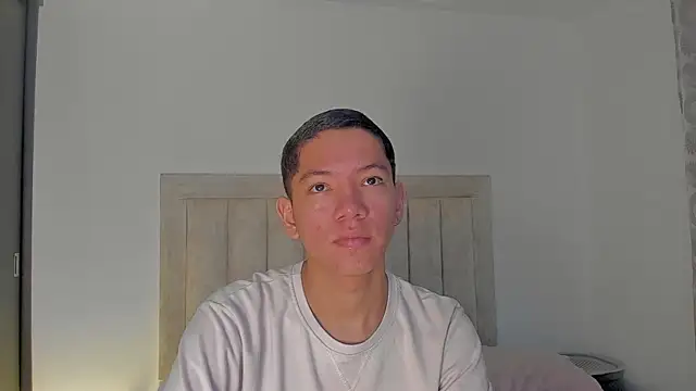 Snapshot of JulianRose_1 chatting on January 7, 2026, 11:23 am JulianRose 1 online show from January 7, 2026, 11:23 am