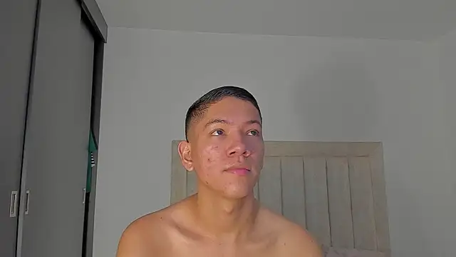 Snapshot of JulianRose_1 chatting on February 5, 2026, 11:04 am JulianRose 1 online show from February 5, 2026, 11:04 am