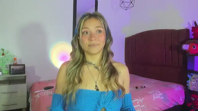 alisson zafiro  online show from December 17, 2024, 12:22 pm