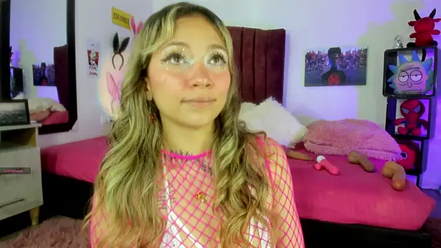 alisson zafiro  online show from February 2, 2025, 6:04 am