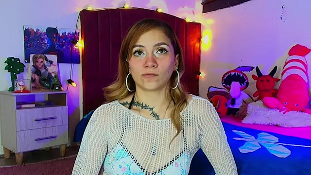 alisson zafiro  online show from November 3, 2025, 3:08 am