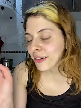 Snapshot of FlorBich chatting on January 19, 2025, 6:53 am FlorBich online show from January 19, 2025, 6:53 am