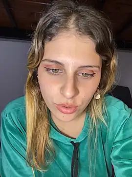 Snapshot of FlorBich chatting on November 12, 2025, 8:08 pm FlorBich online show from November 12, 2025, 8:08 pm