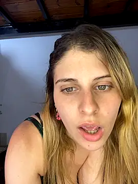 Snapshot of FlorBich chatting on November 20, 2025, 2:56 am FlorBich online show from November 20, 2025, 2:56 am